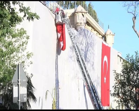 Vezneciler sokaklarında her yer bayrak 4