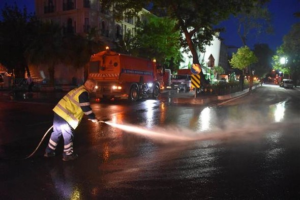 Vezneciler sokaklarında her yer bayrak 7