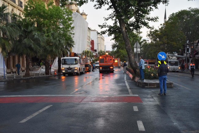 Vezneciler sokaklarında her yer bayrak 11