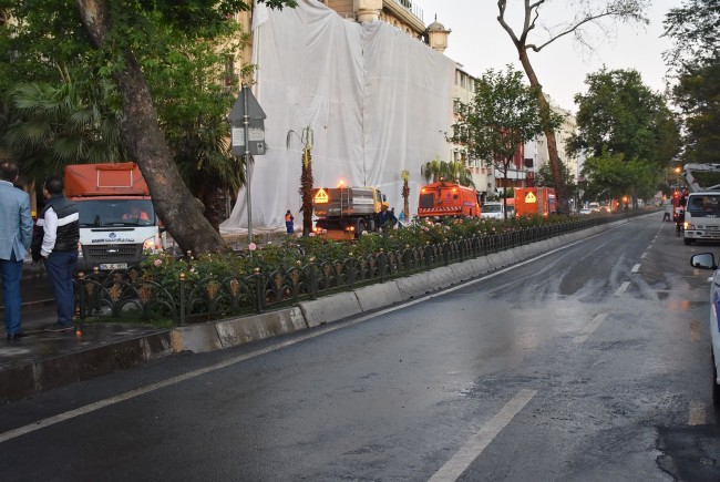 Vezneciler sokaklarında her yer bayrak 13