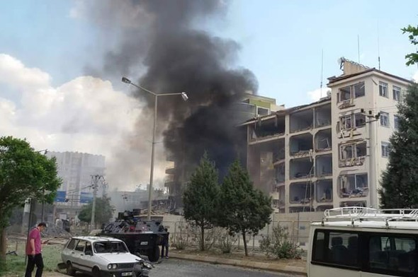 Mardin'de bombalı araçlı saldırı 17