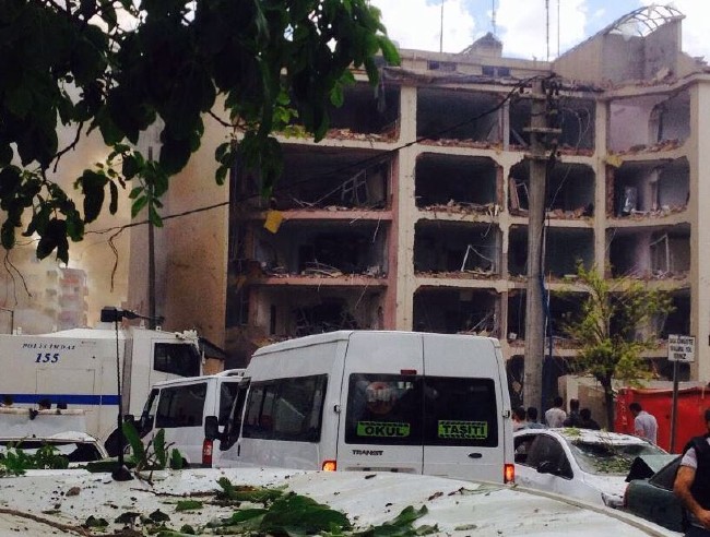 Mardin'de bombalı araçlı saldırı 27