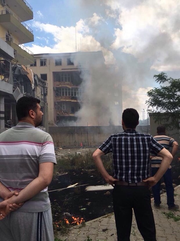 Mardin'de bombalı araçlı saldırı 26