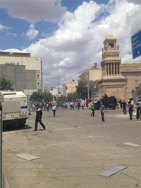 Mardin'de bombalı araçlı saldırı 30