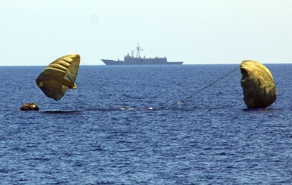 Denize atlayan komandolar göçmenleri kurtardı 16