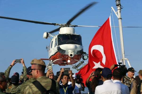 Denize atlayan komandolar göçmenleri kurtardı 2