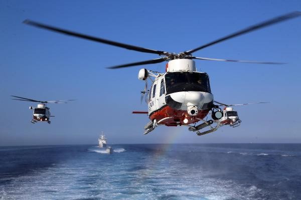 Denize atlayan komandolar göçmenleri kurtardı 4