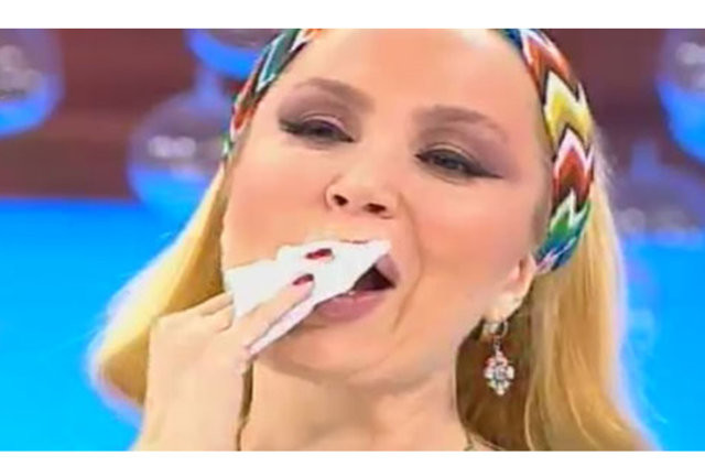 Ünlü isimlerin makyajsız halleri 22