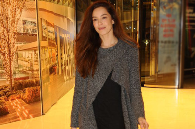 Ünlü isimlerin makyajsız halleri 26