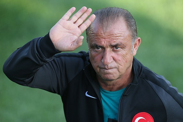 Terim antrenmanı bırakıp krizi çözdü 13