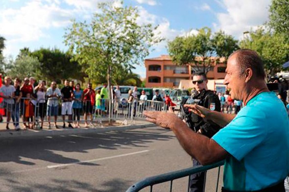 Terim antrenmanı bırakıp krizi çözdü 5