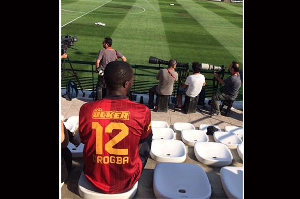 Terim antrenmanı bırakıp krizi çözdü 7