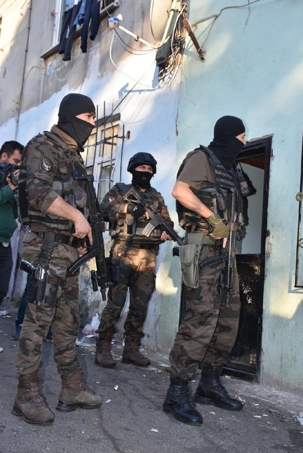Gaziosmanpaşa'da uyuşturucu operasyonu 22