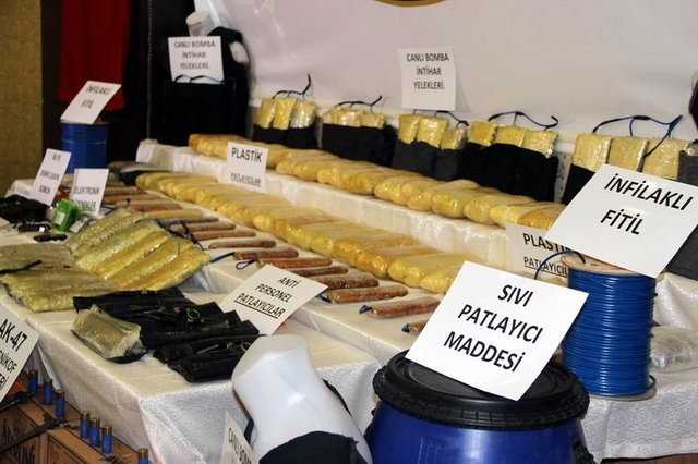 Canlı bomba Yunus Durmaz bilgisayara TNT yüklemiş 9