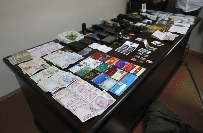 İşte Atalay Filiz'in çantasından çıkanlar 16