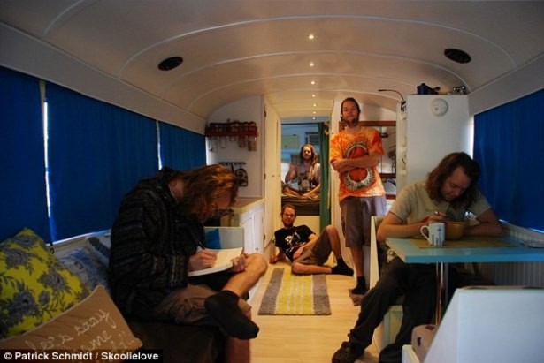 Otobüsü eve çevirdi 17