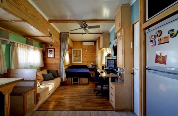 Otobüsü eve çevirdi 24