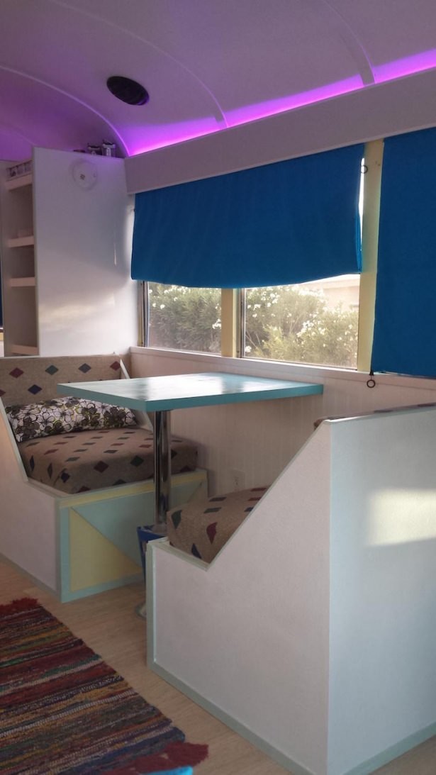 Otobüsü eve çevirdi 26