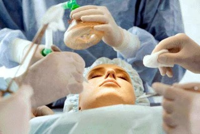 Ameliyat ortasında dehşete uyanmak 52