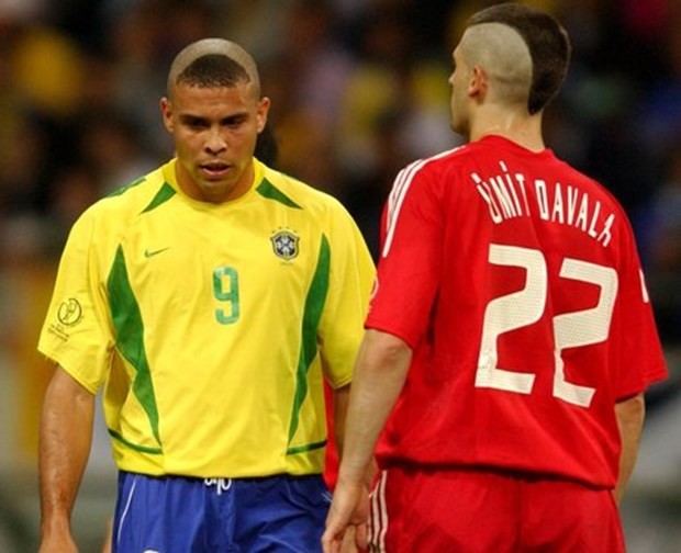 Saçlarıyla ilgi çeken futbolcular 1