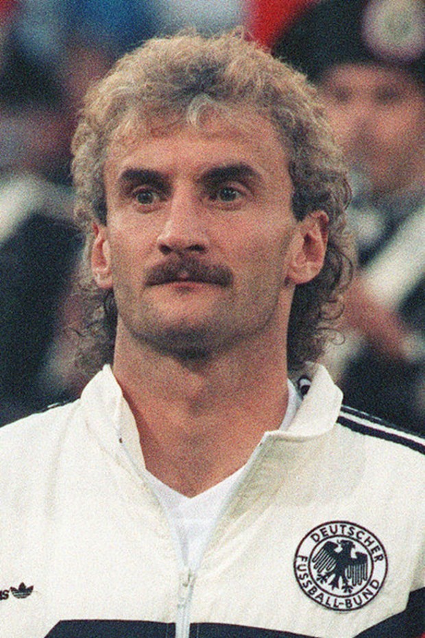 Saçlarıyla ilgi çeken futbolcular 3