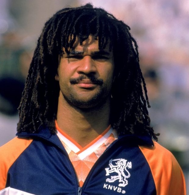 Saçlarıyla ilgi çeken futbolcular 6