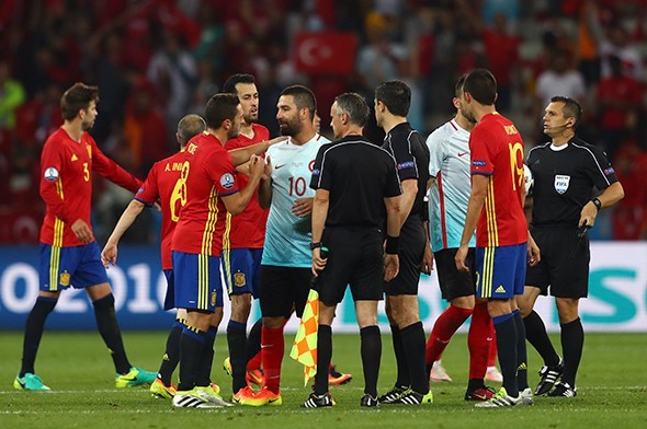 Arda ve taraftarlar arasında gerginlik 1