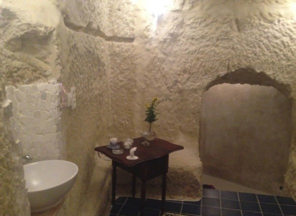 1 euro'luk mağarayı suite çevirdiler 10