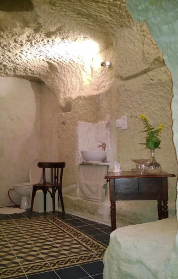 1 euro'luk mağarayı suite çevirdiler 11