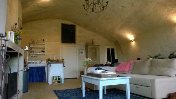 1 euro'luk mağarayı suite çevirdiler 13