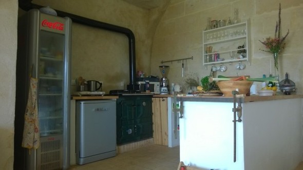 1 euro'luk mağarayı suite çevirdiler 15