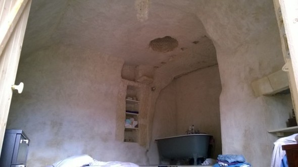 1 euro'luk mağarayı suite çevirdiler 16