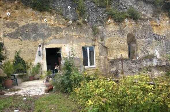 1 euro'luk mağarayı suite çevirdiler 20