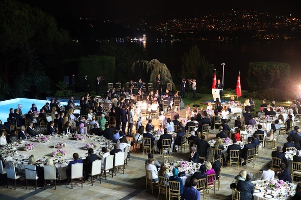 Erdoğan ünlülerle iftar yemeğinde buluştu 25