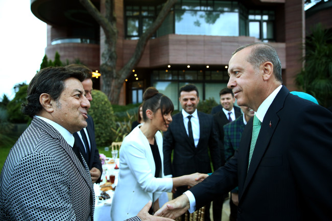 Erdoğan ünlülerle iftar yemeğinde buluştu 33