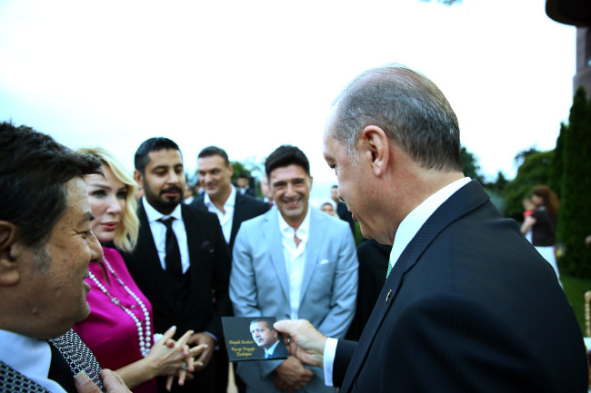 Erdoğan ünlülerle iftar yemeğinde buluştu 40