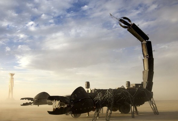 Rus mühendisin dev akrebi görenleri dehşete düşürüyor 1