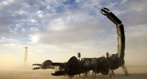 Rus mühendisin dev akrebi görenleri dehşete düşürüyor 13