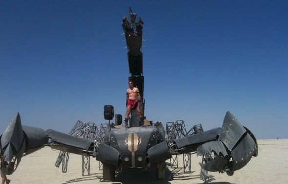 Rus mühendisin dev akrebi görenleri dehşete düşürüyor 17