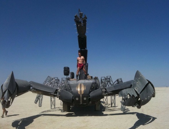 Rus mühendisin dev akrebi görenleri dehşete düşürüyor 5