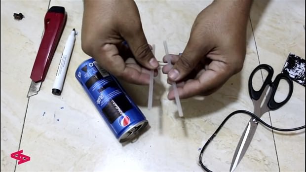 Sadece bir kola kutusuydu... 13