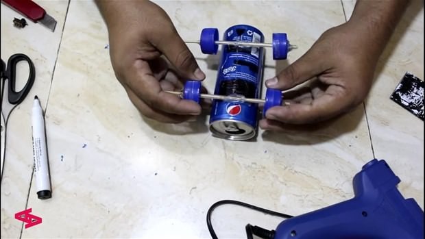 Sadece bir kola kutusuydu... 24