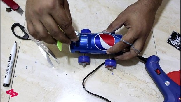 Sadece bir kola kutusuydu... 28