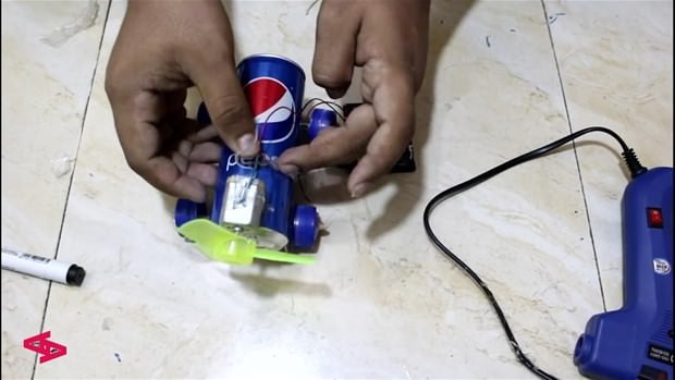 Sadece bir kola kutusuydu... 33