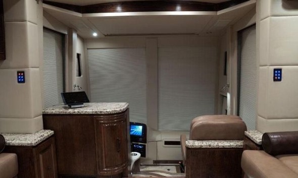 Yürüyen saray inşa etti 15