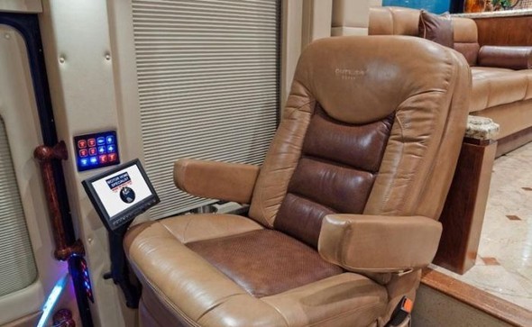 Yürüyen saray inşa etti 16