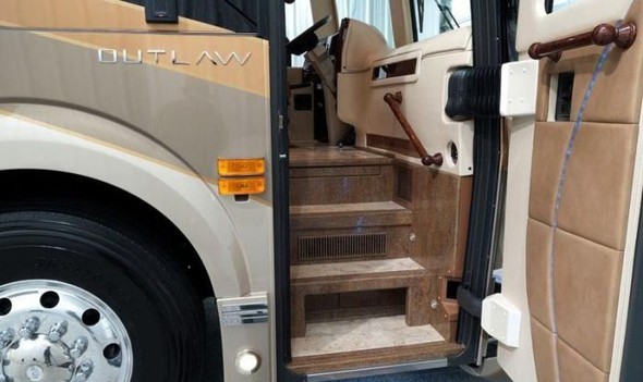 Yürüyen saray inşa etti 17