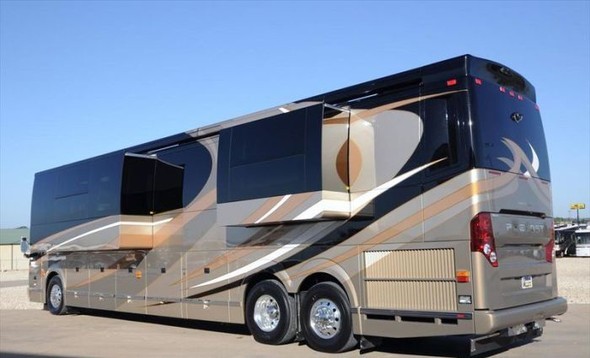 Yürüyen saray inşa etti 2