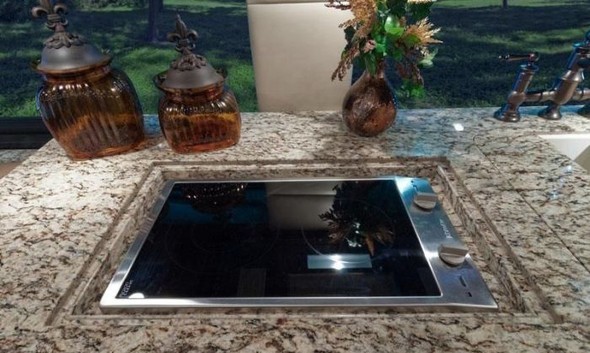 Yürüyen saray inşa etti 24