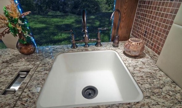 Yürüyen saray inşa etti 25